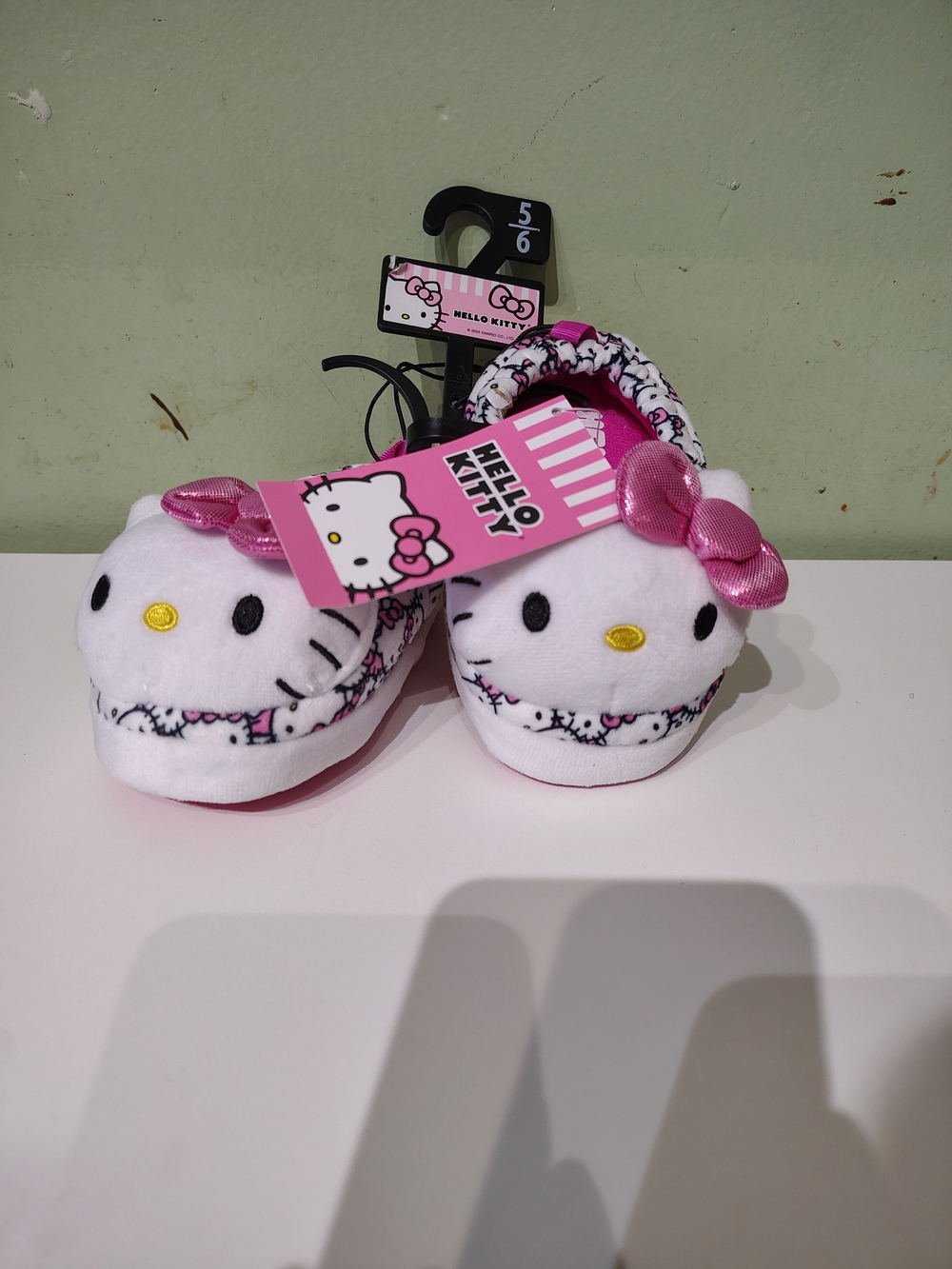 NWT Sanrio Hello Kitty Slippers Toddler Girl White and Pink Plush House Shoes